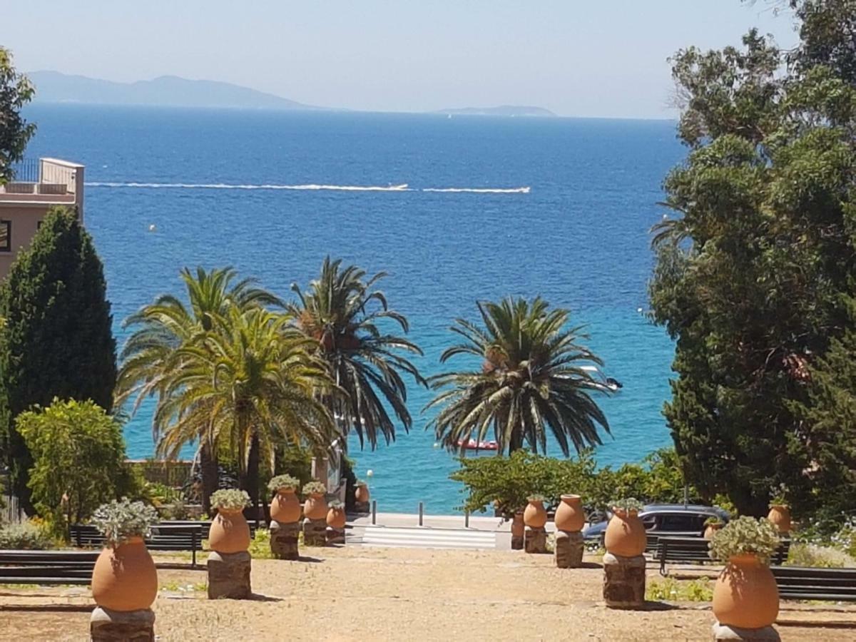 Villa Adriandre Rayol-Canadel-sur-Mer Exterior photo